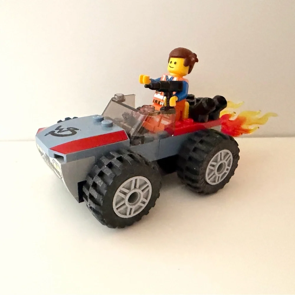 THE LEGO MOVIE 2 Emmet and Benny’s ‘Build and Fix’ Workshop #70821 (Retired Set)